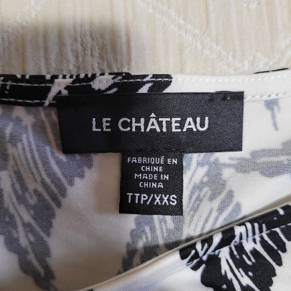 Le Chateau white top with black floral design and silver side buckle, XXS - Picture 5 of 5